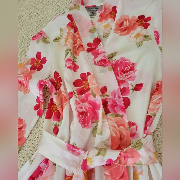 Morgan Taylor Floral Robe - Picture 4 of 13